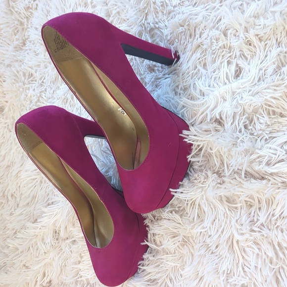 Pink Sued Pumps - Picture 3 of 5